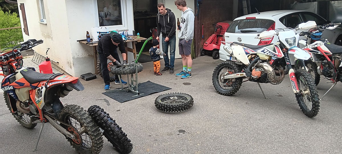 Vorbereitungsarbeiten zum Krka Enduro Raid 2024 in Primosten Kroatien